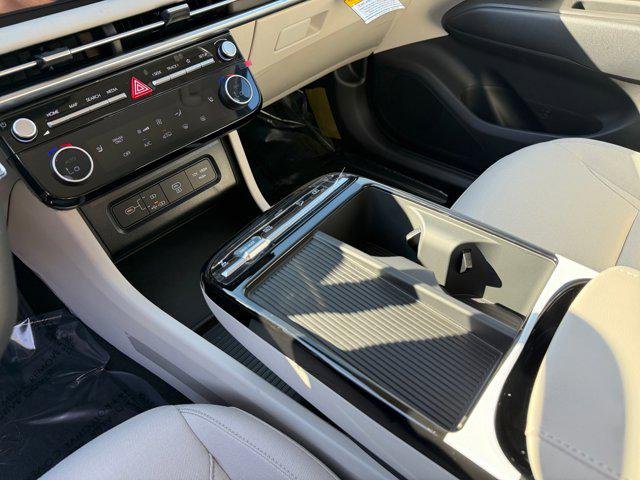 New 2026 Shimmering Silver Hyundai SEL AWD image 33