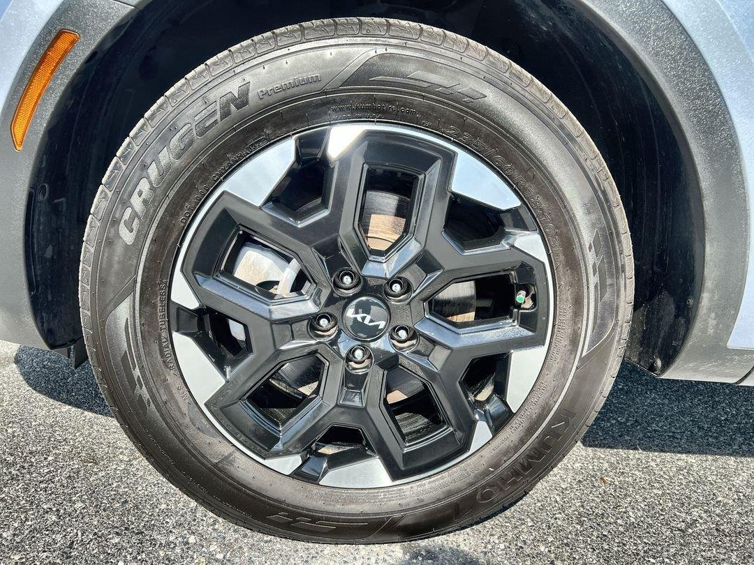 2025 Kia Sorento S - Photo 11