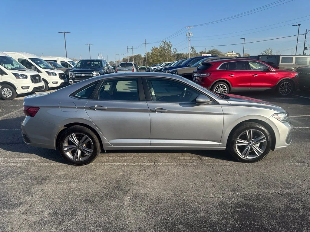 Used 2023 Silver Volkswagen 1.5T SE image 8