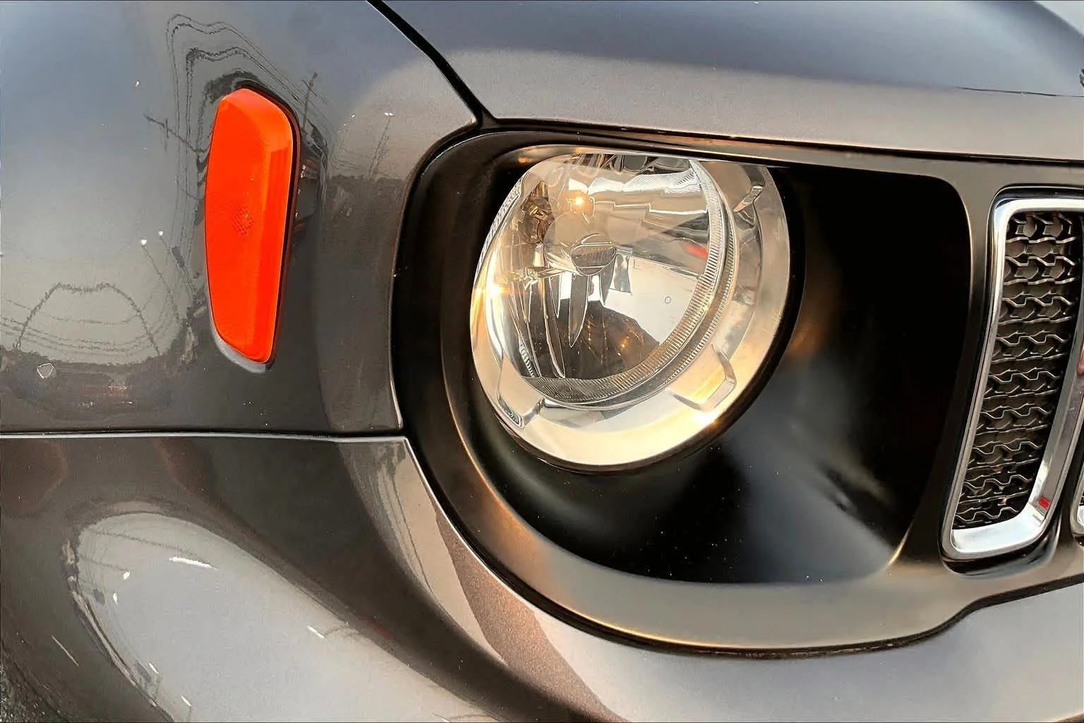Used 2020 Granite Crystal Metallic Clearcoat Jeep Sport image 28