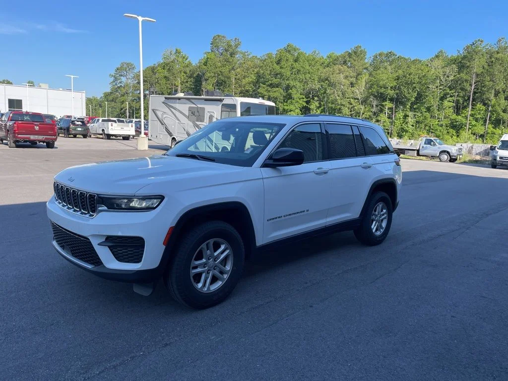 2023 Jeep Grand Cherokee Laredo 4x4's photo