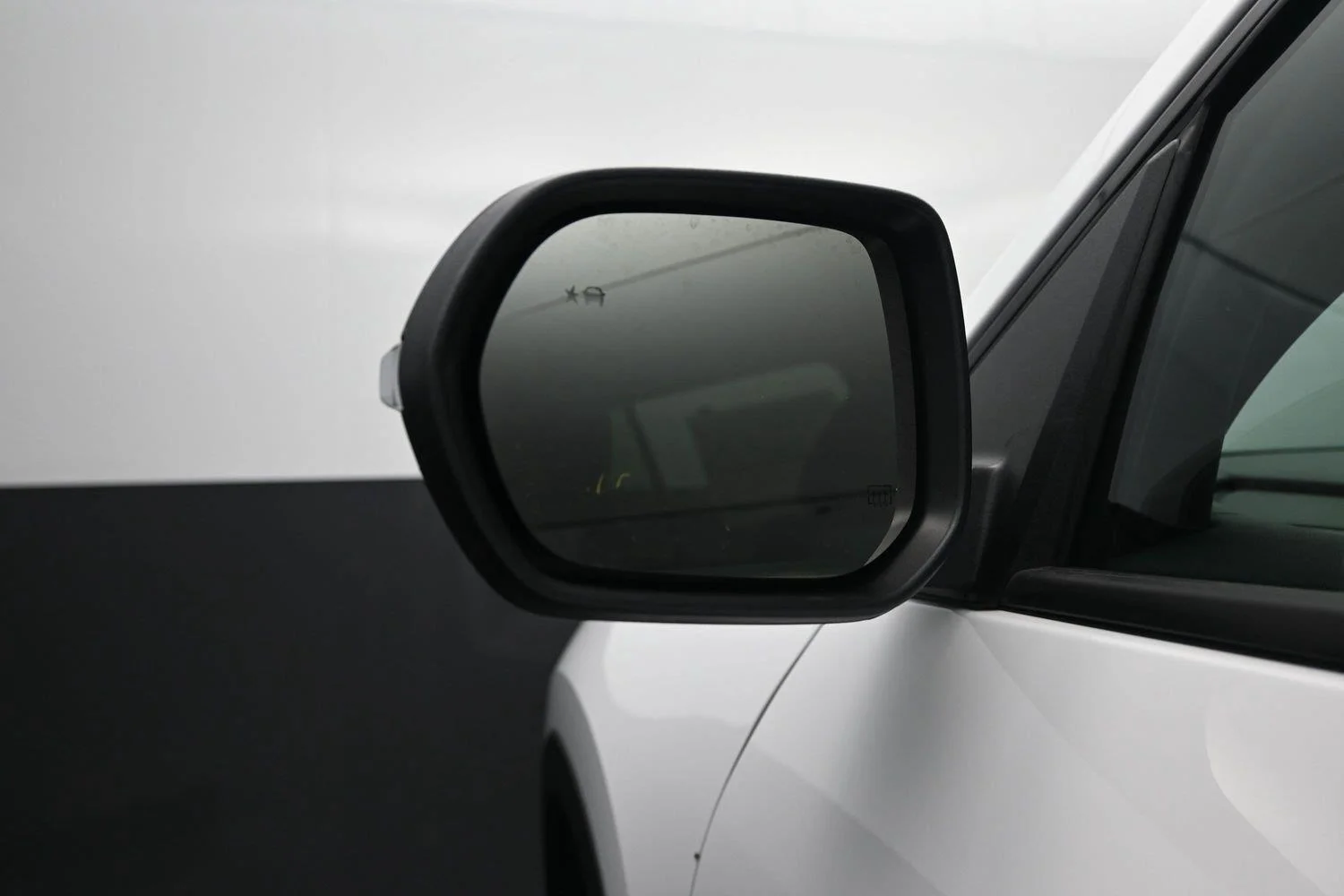 2027 Chevrolet Traverse LT - Photo 18