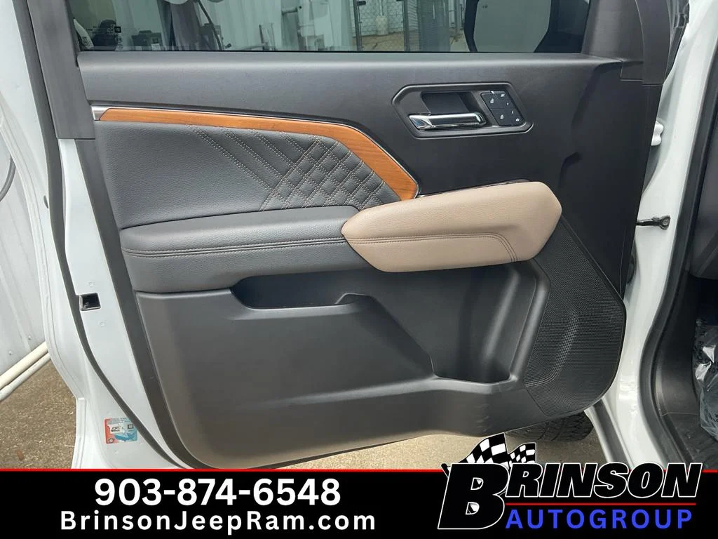 Used 2024 Summit White GMC 4WD Denali image 24