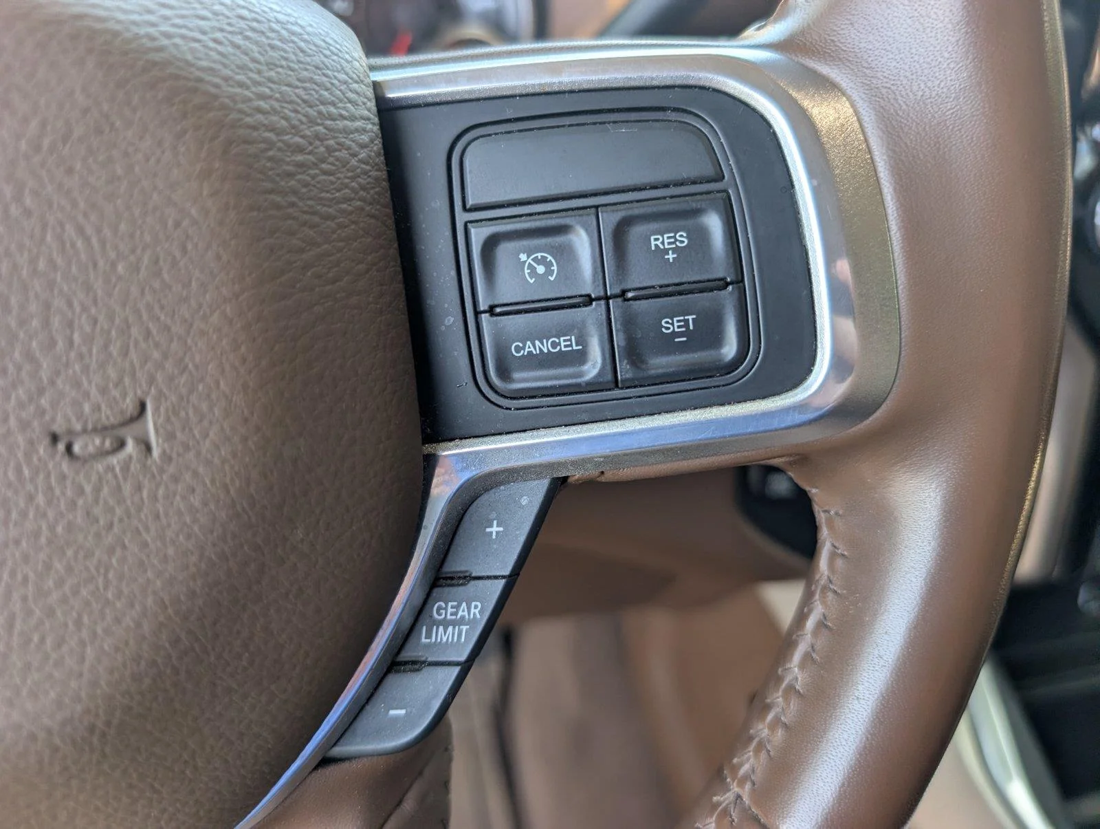 Used 2020 Patriot Blue Pearlcoat Ram Laramie image 29