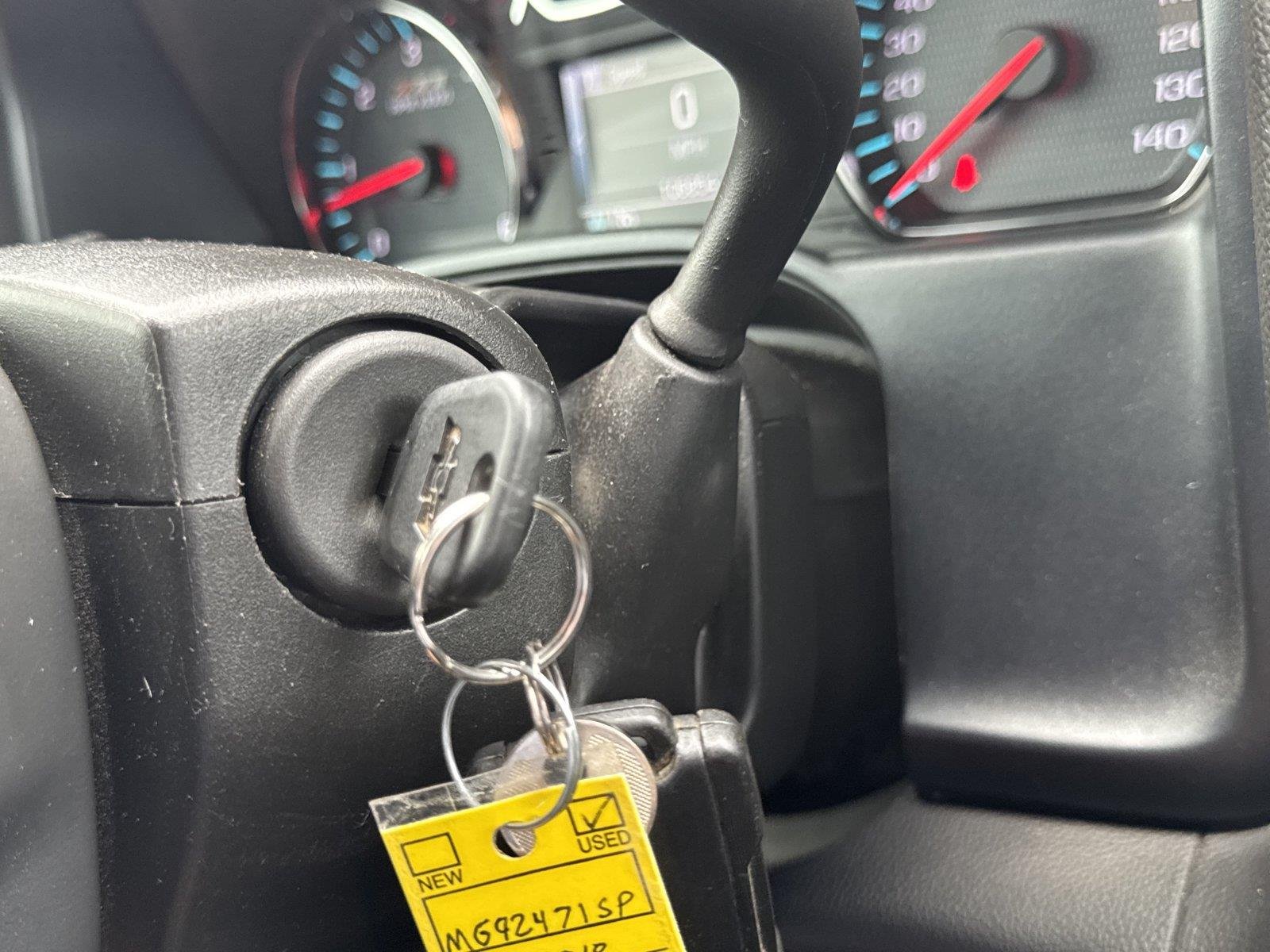 Used 2018 SUMMIT WHITE Chevrolet LT image 24