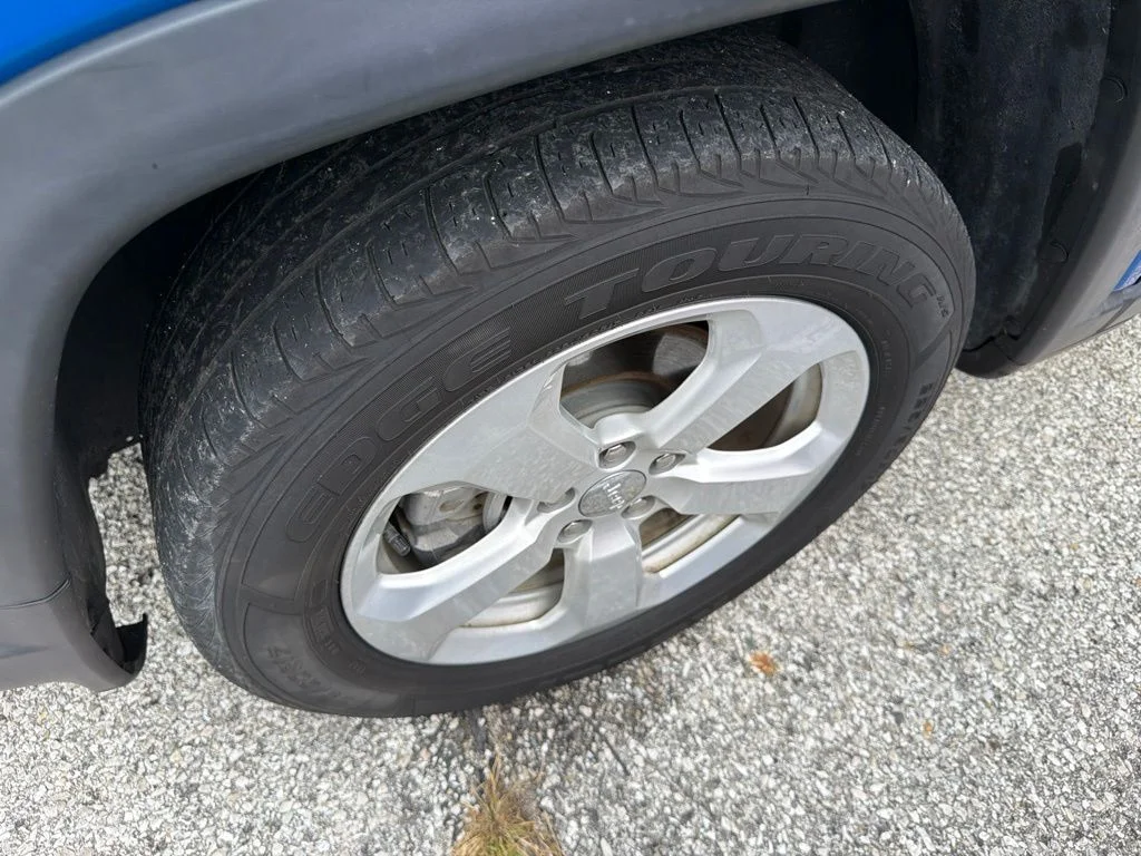 Used 2021 Blue Jeep Latitude image 11