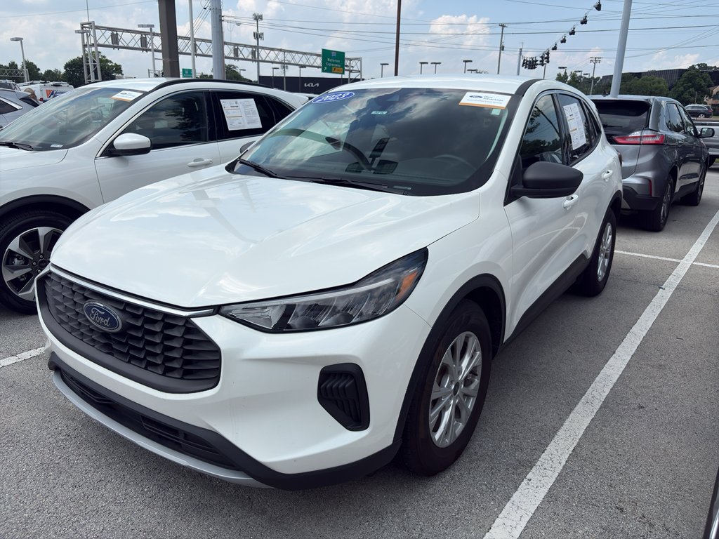 Used 2023 Star White Metallic Tri-Coat Ford Active image 2