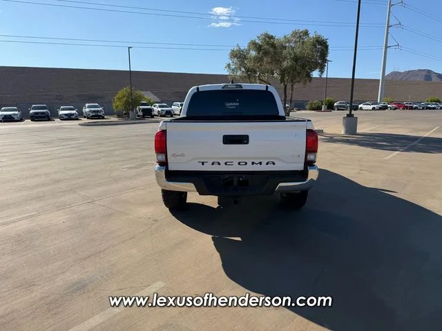 Used 2022 White Toyota SR5 image 4
