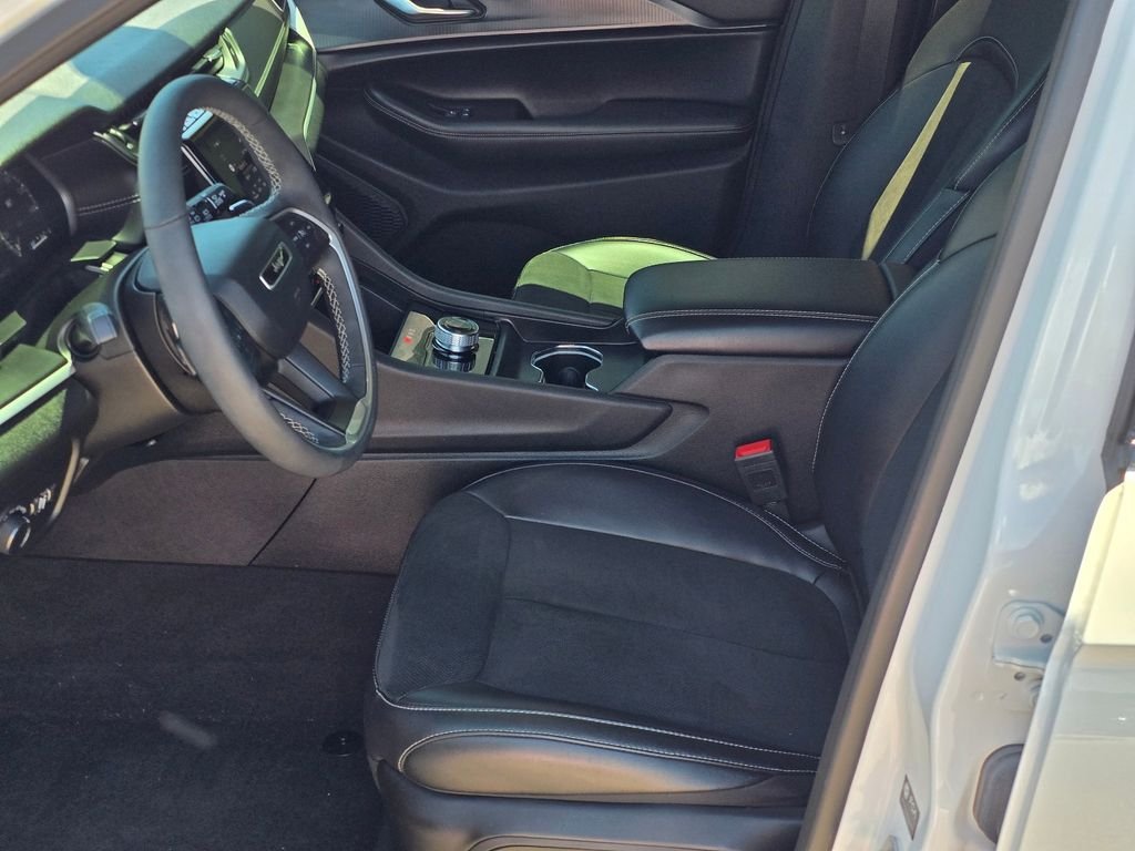 Used 2025 White Jeep Altitude X image 19