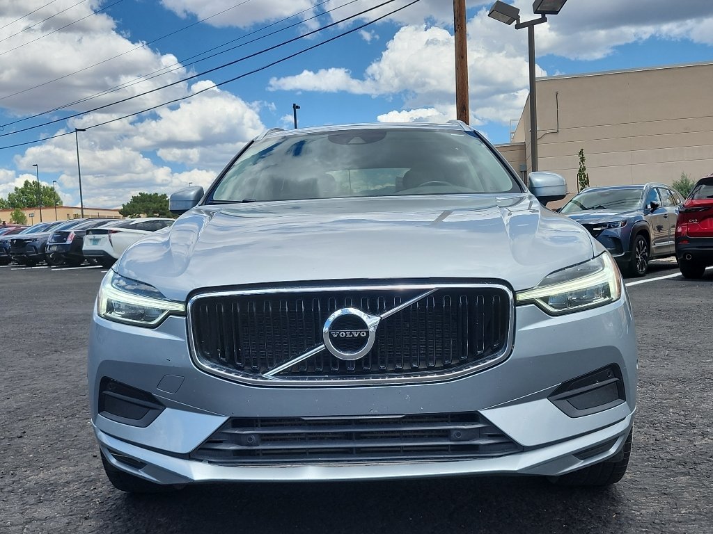 Used 2018 Electric Silver Metallic Volvo Momentum image 2
