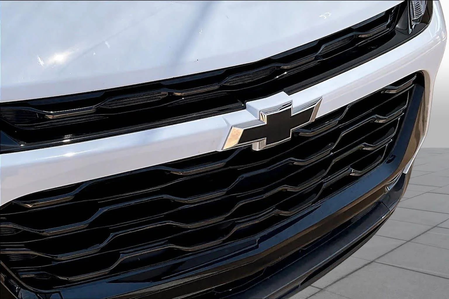 Used 2025 Summit White Chevrolet ACTIV image 28