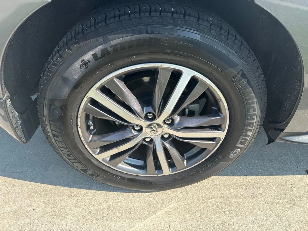 Used 2019 Gray INFINITI LUXE image 9