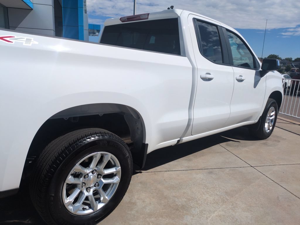 Used 2023 SUMMIT WHITE Chevrolet LT image 5