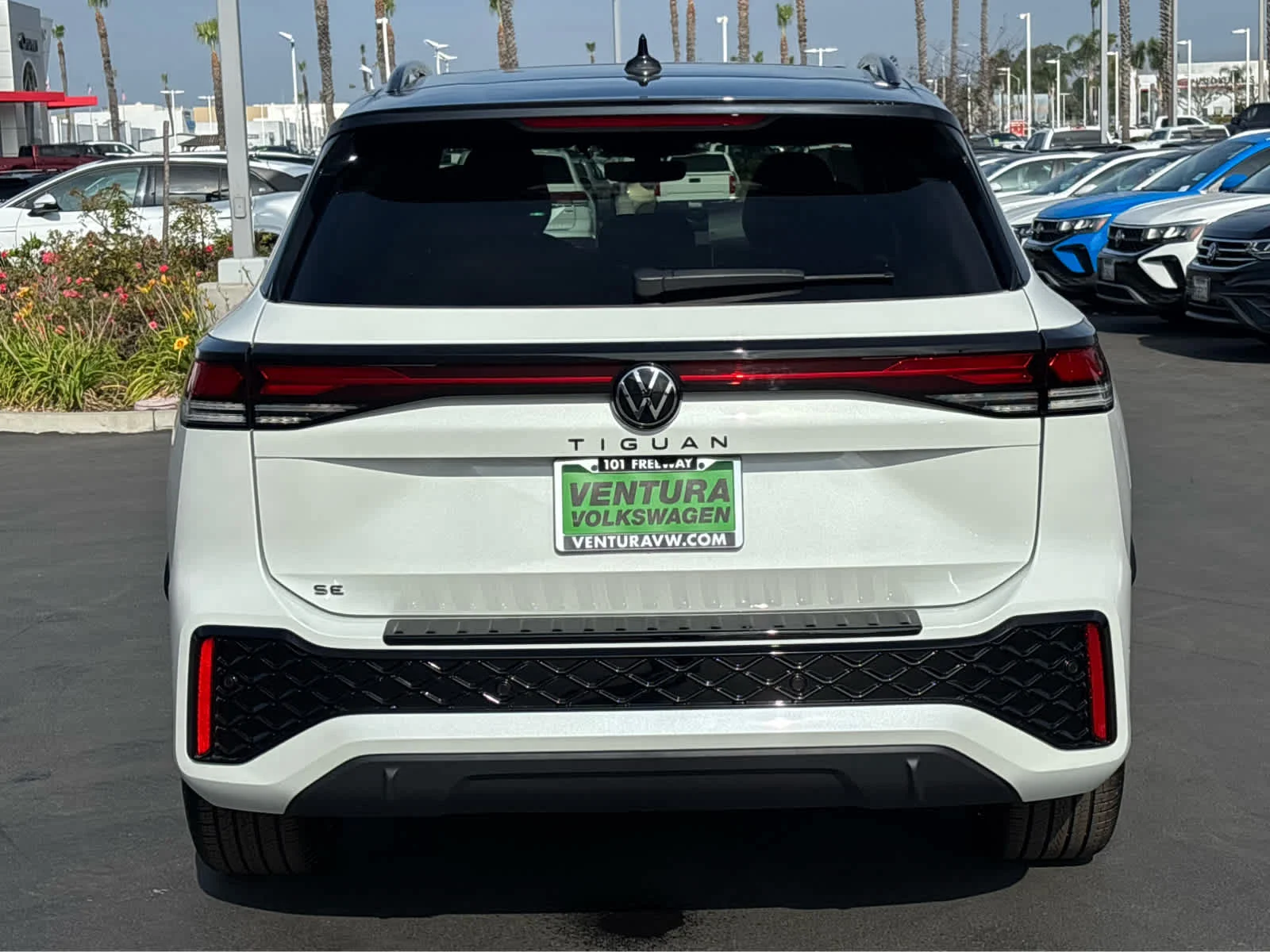 New 2026 OPAL WHITE Volkswagen SE R-Line Black image 5