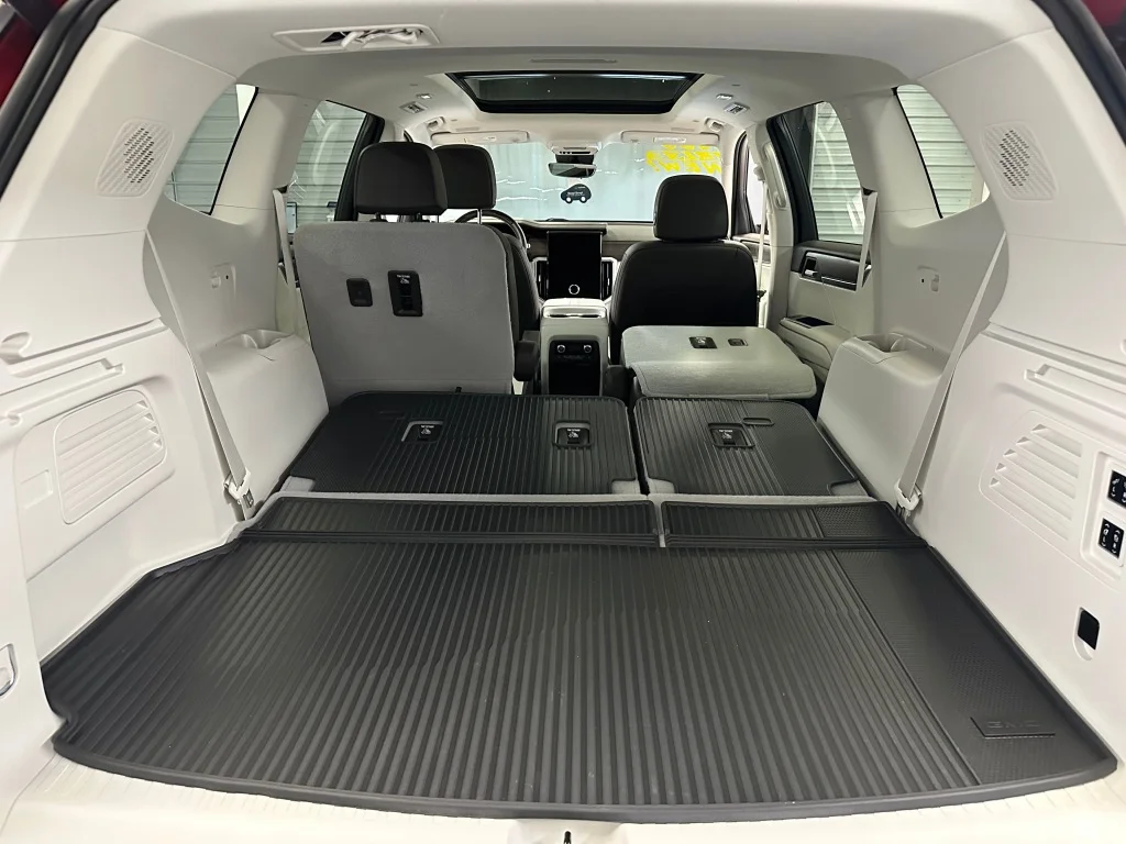 2026 GMC Acadia Denali - Photo 27