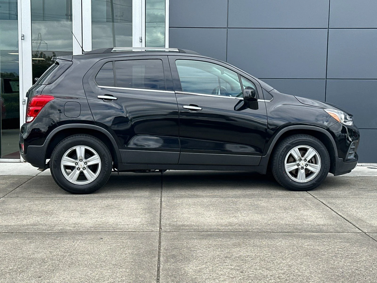 Used 2019 Black Metallic Chevrolet LT image 2