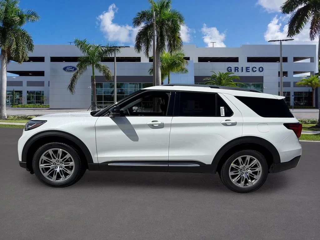 New 2027 Star White Metallic Tri-Coat Ford Platinum™ image 4