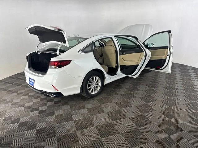 Used 2019 White Hyundai SE image 17