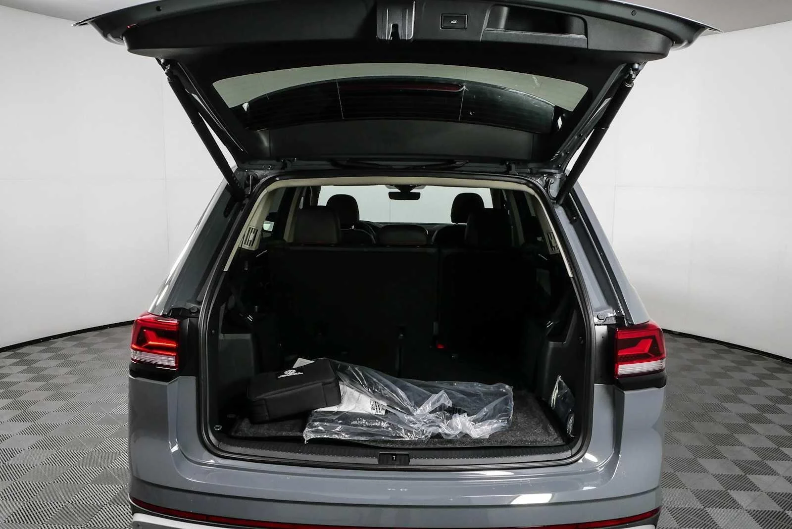 New 2026 Pure Gray Volkswagen 2.0T Peak Edition image 30