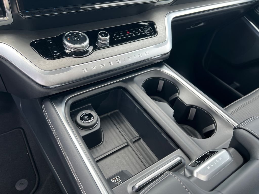 New 2026 Black Ford Platinum image 34