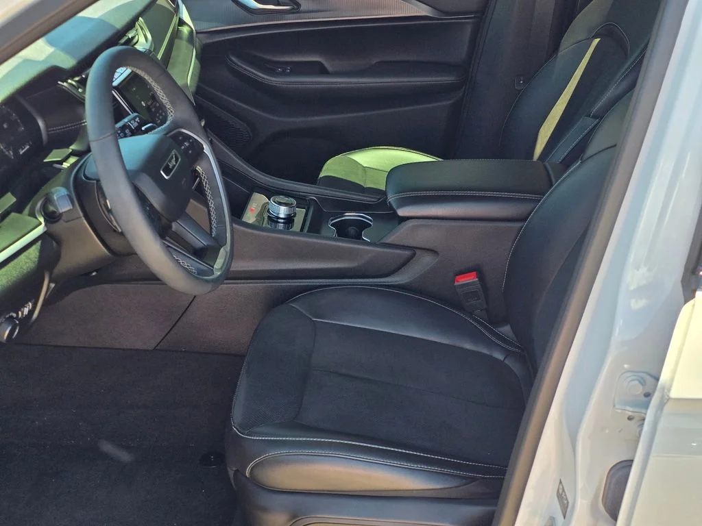 Used 2025 White Jeep Altitude X image 19
