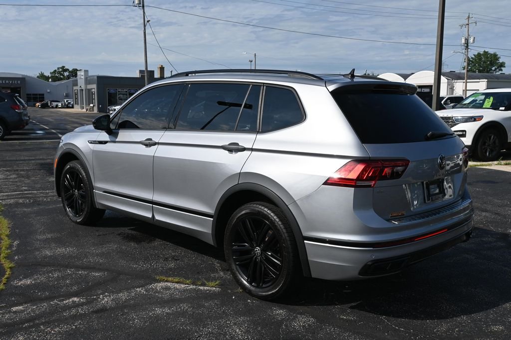 Certified Used 2022 Pyrite Silver Metallic Volkswagen 2.0T SE R-Line Black image 11