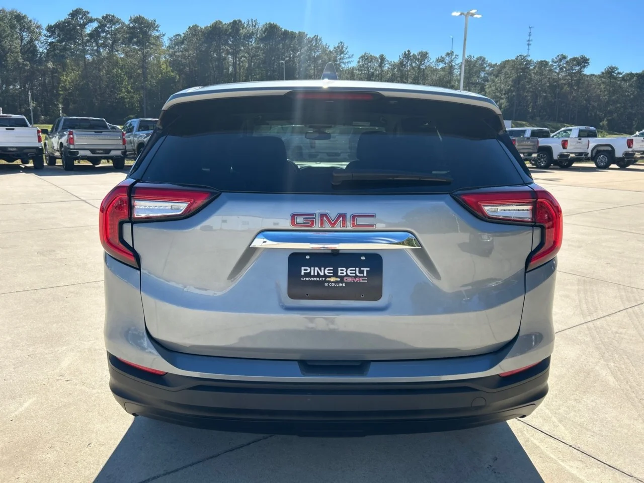 Used 2024 Sterling Metallic GMC SLE image 7