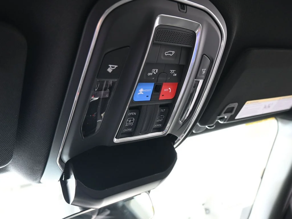 New 2026 Baltic Gray Metallic Clearcoat Jeep Laredo X image 25