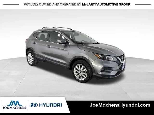 Used 2020 Gray Nissan SV image 2