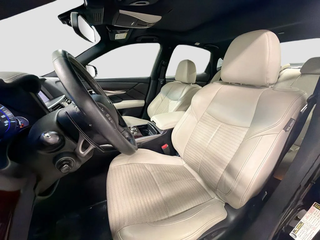 Used 2017 Black Obsidian INFINITI 5.6 image 5