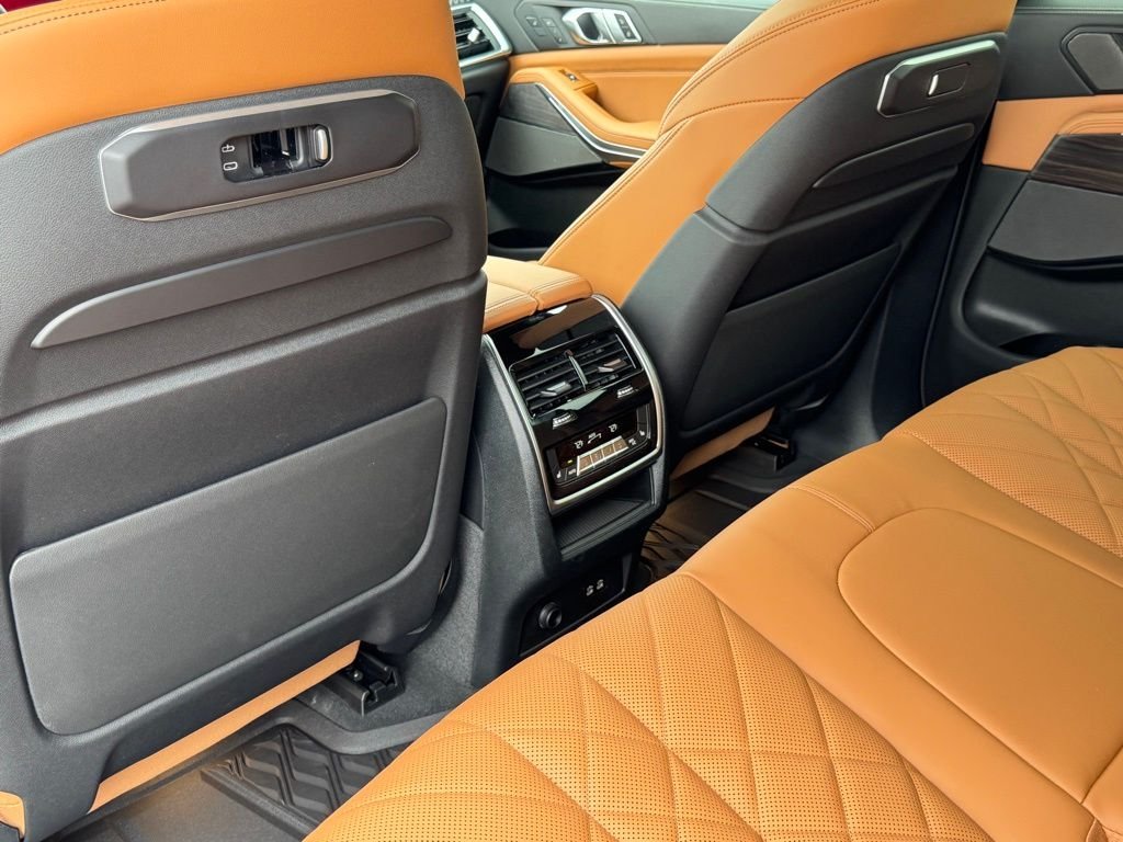 Used 2026 Green BMW M60i image 21