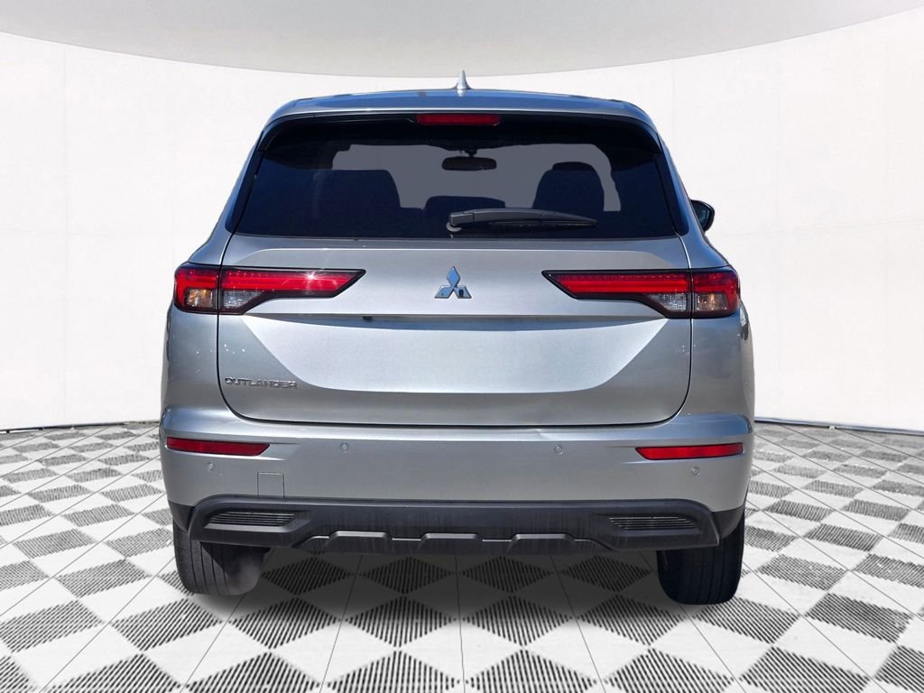 2024 Mitsubishi Outlander ES - Photo 18