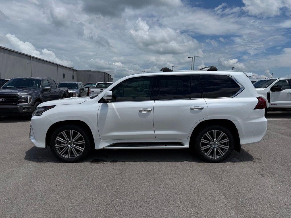 Used 2017  Lexus 570 image 22