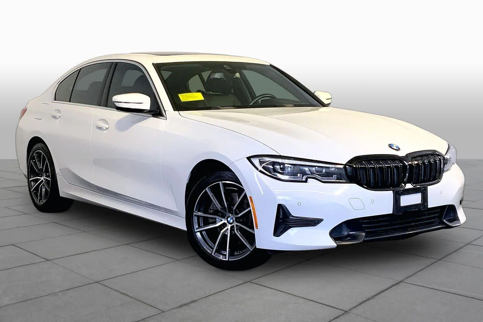Used 2022 Alpine White BMW 330i xDrive image 3