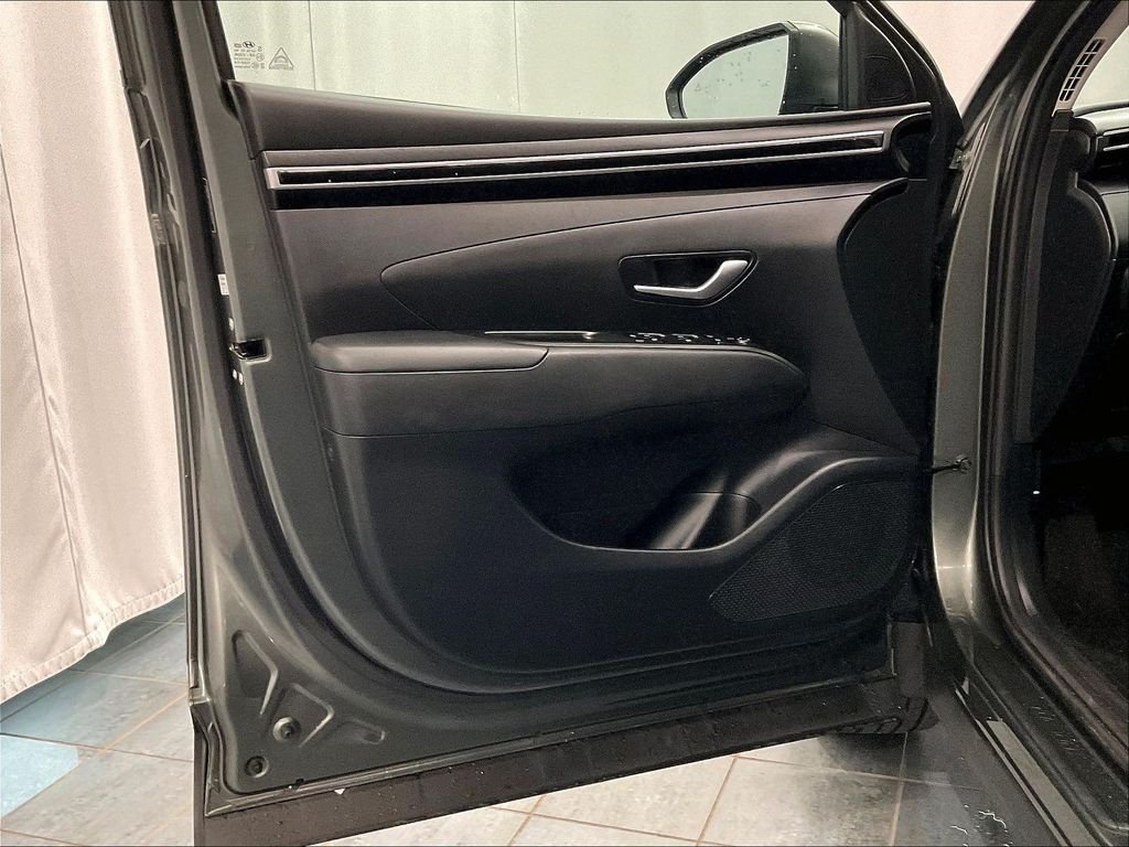 Used 2023 Amazon Gray Hyundai SEL image 9