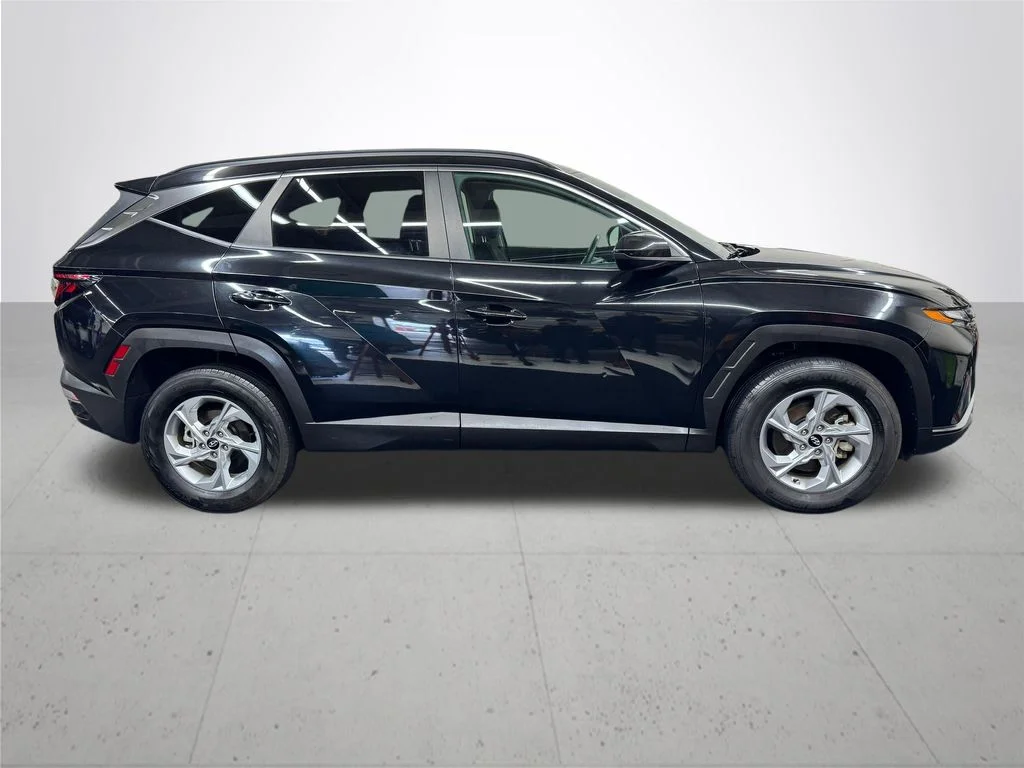 Used 2024 Black Hyundai SEL image 9