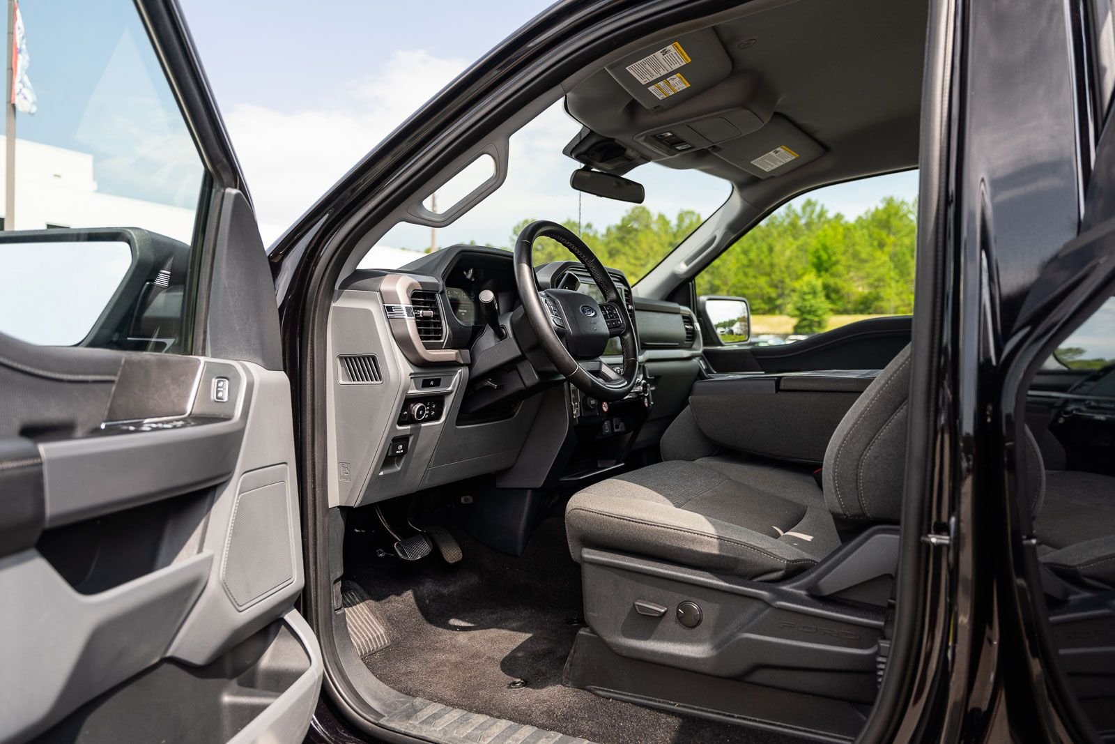 2025 Ford F-150 XLT - Photo 17