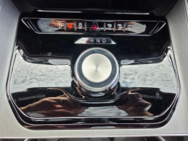 New 2026 Bright White Clear-Coat Exterior Paint Jeep  image 27