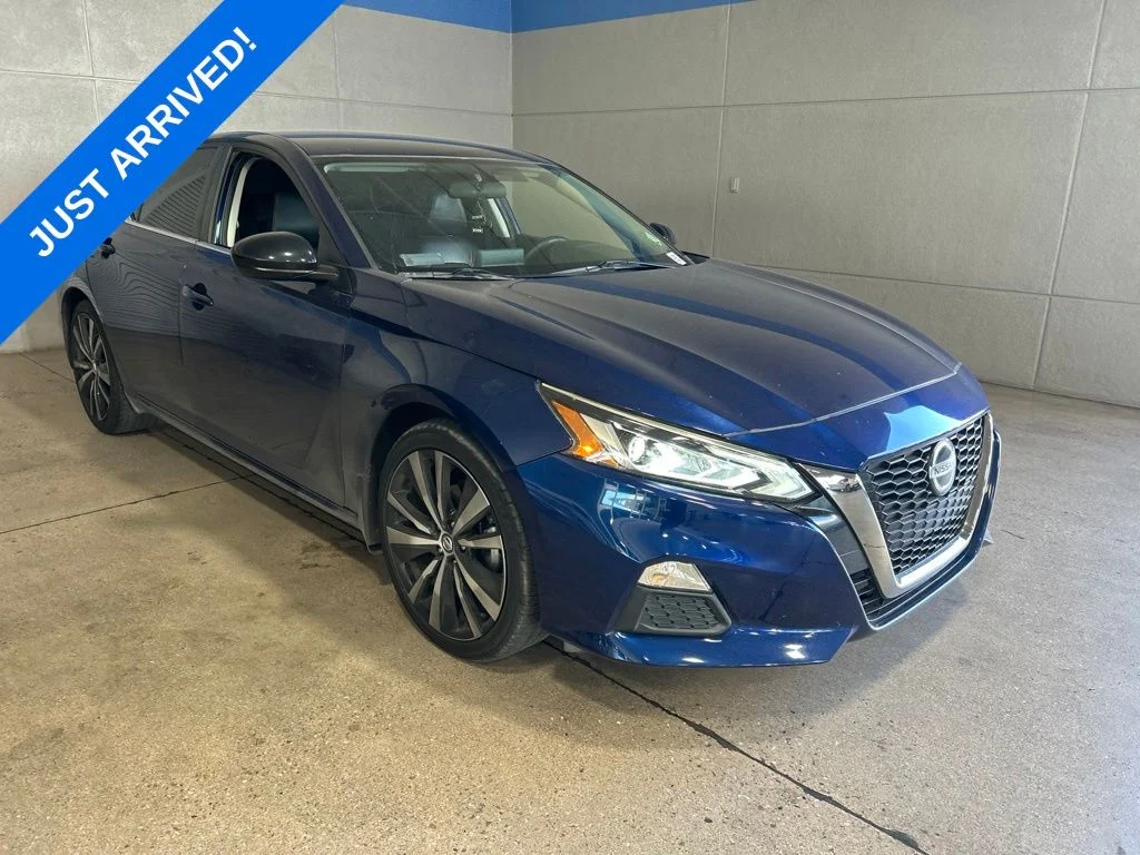 Used 2019 Deep Blue Pearl Nissan 2.5 SR image 2