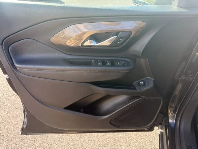 Used 2018 Black GMC SLE image 12