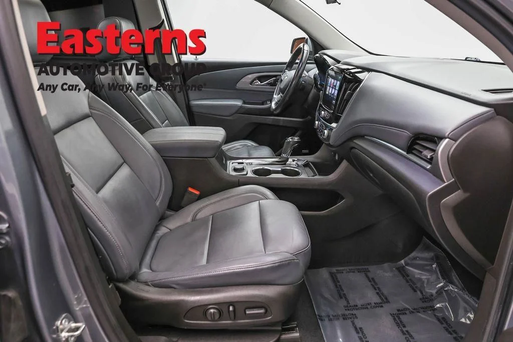 Used 2018 Gray Chevrolet 3LT image 28