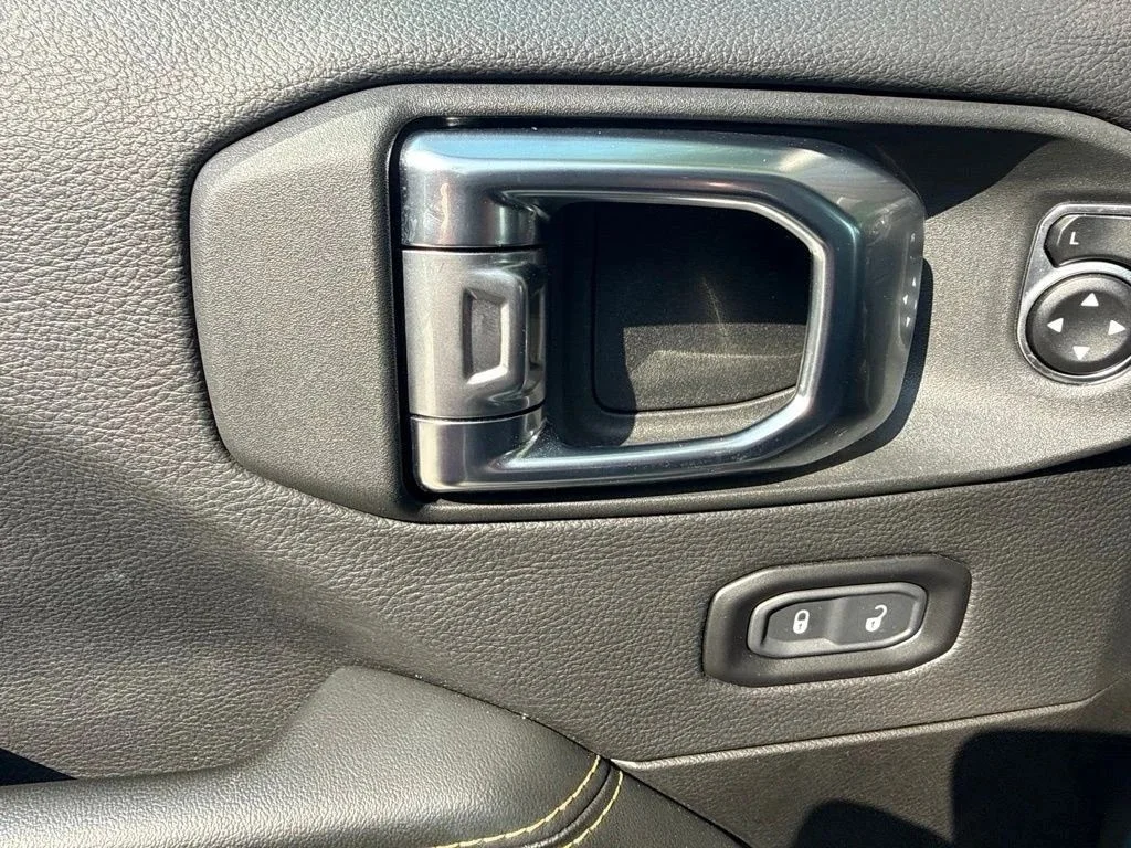 Used 2026 Anvil Clearcoat Jeep Sahara image 19