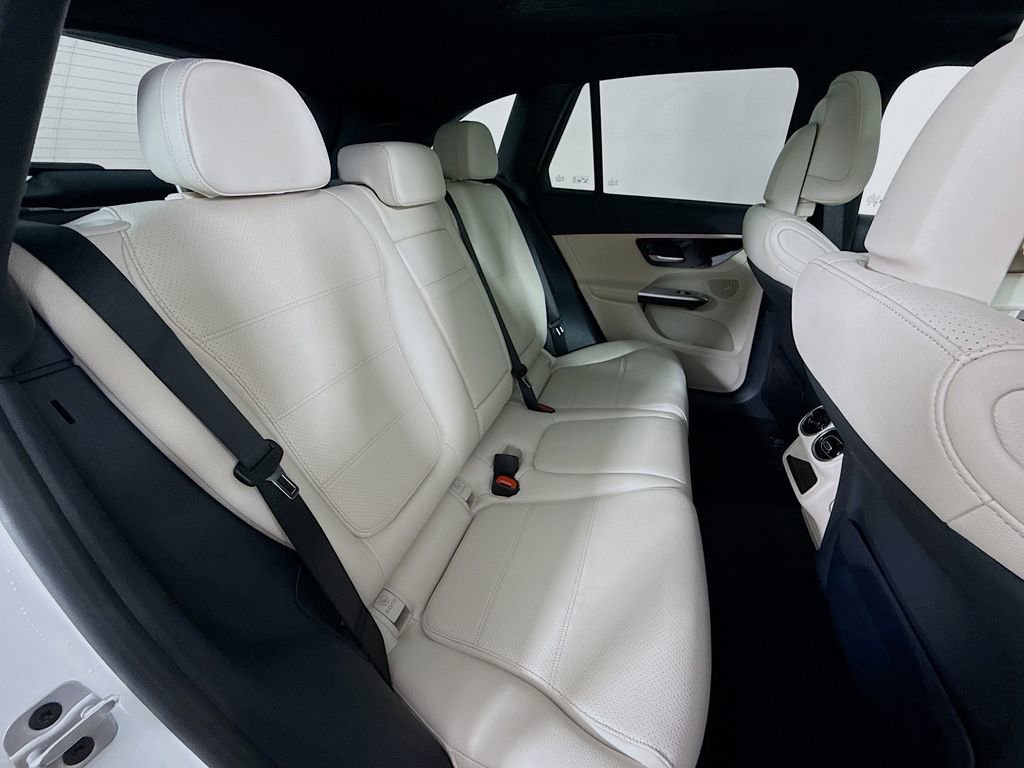 New 2026 Polar White Mercedes-Benz GLC 300 image 58