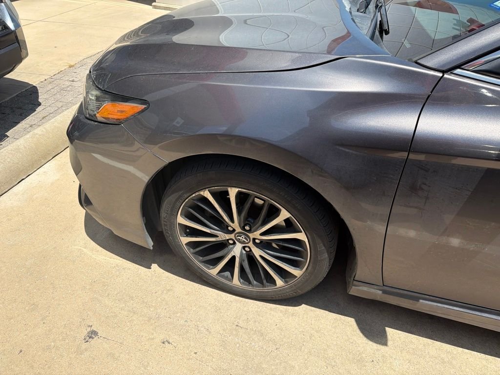 Used 2018 Toyota Camry SE with VIN 4T1B11HK1JU506945 for sale in Irving, TX