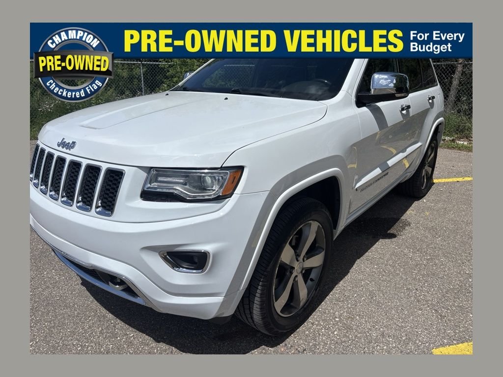 Used 2015 Bright White Jeep  image 1