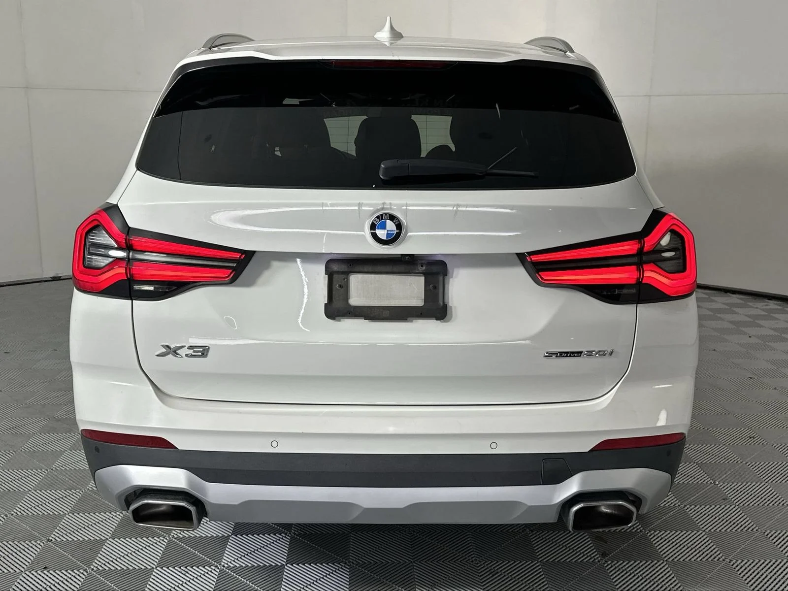 Used 2023 White BMW sDrive30i image 7