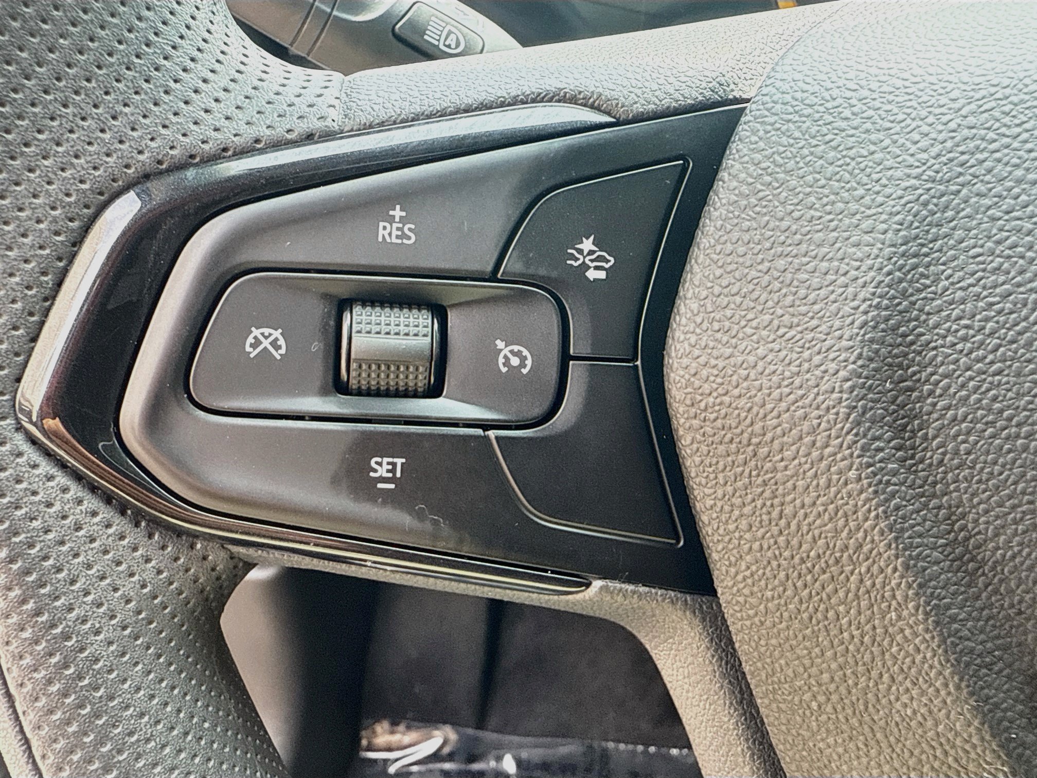 2025 Chevrolet Trax LT - Photo 35