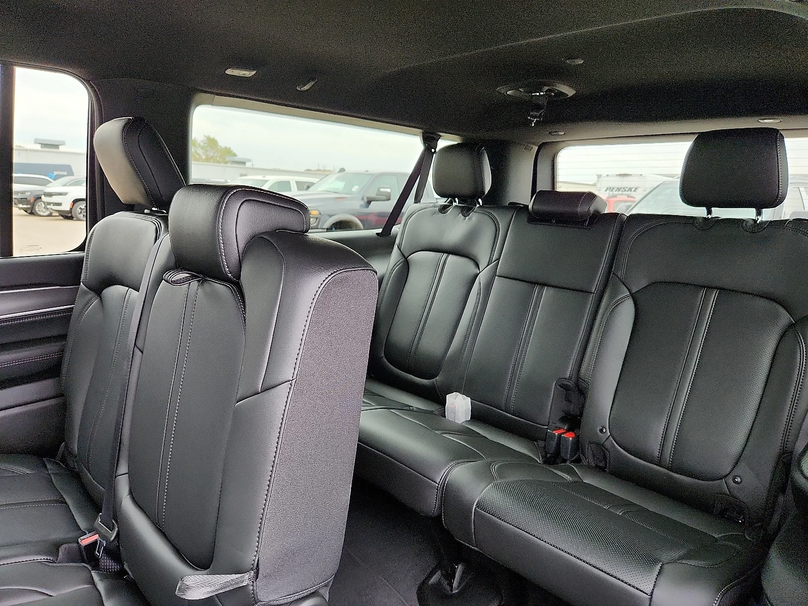 New 2025 Bright White Clear-Coat  Paint Jeep L 4X4 image 9