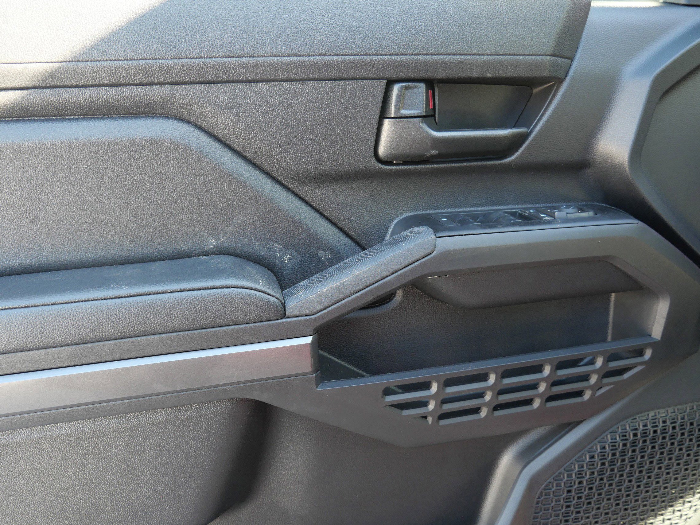 2026 Toyota Tacoma SR5 - Photo 6