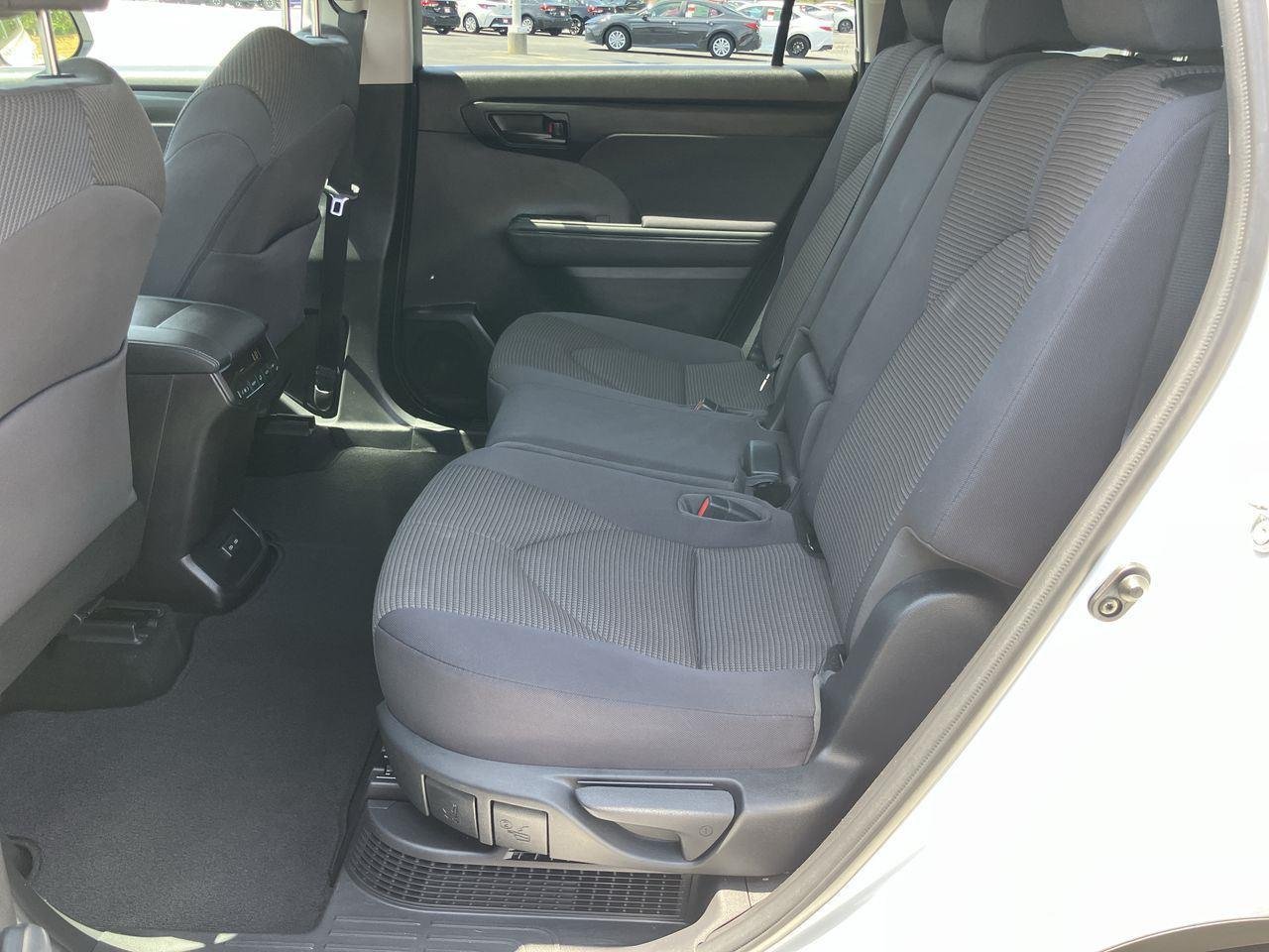Used 2022 White (Wind Chill Pearl) Toyota Hybrid LE AWD image 22